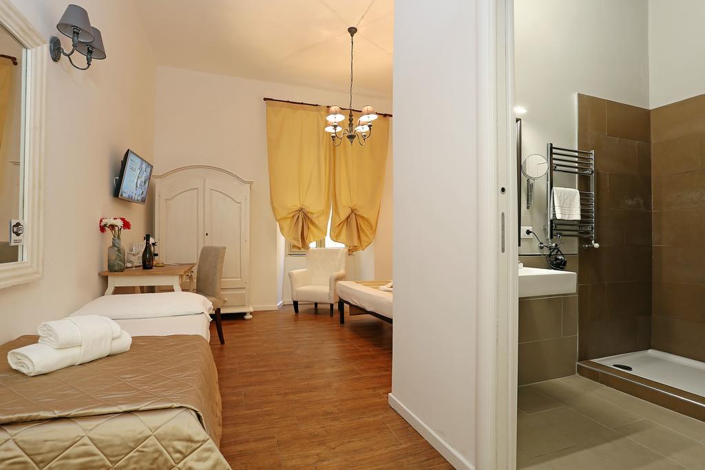 Juno Pantheon Guest house 2*