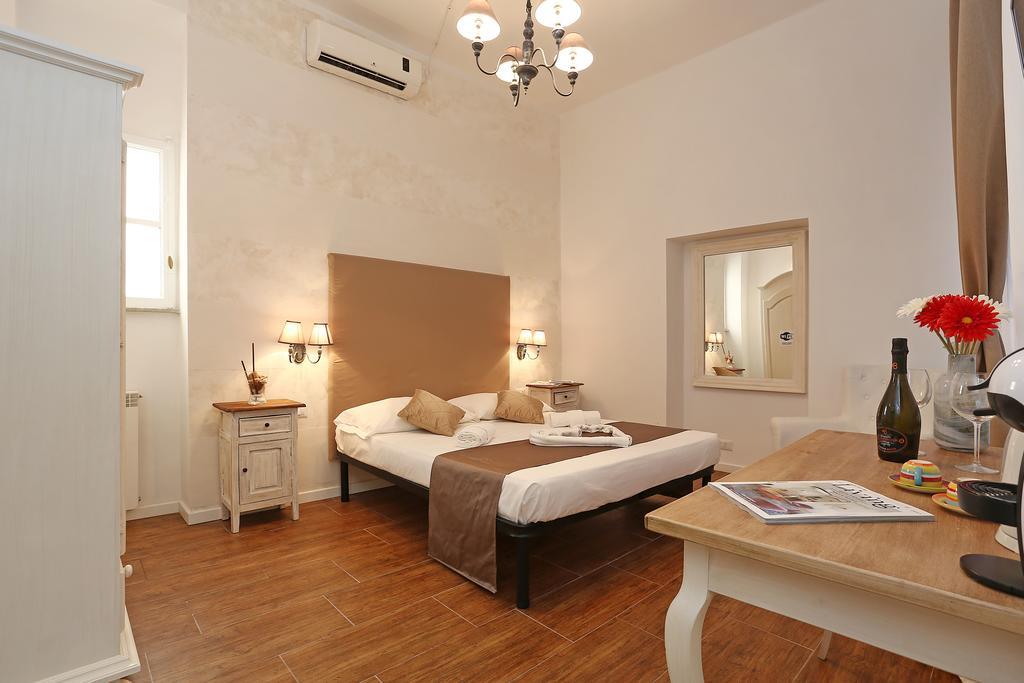 Guest house Juno Pantheon 2*