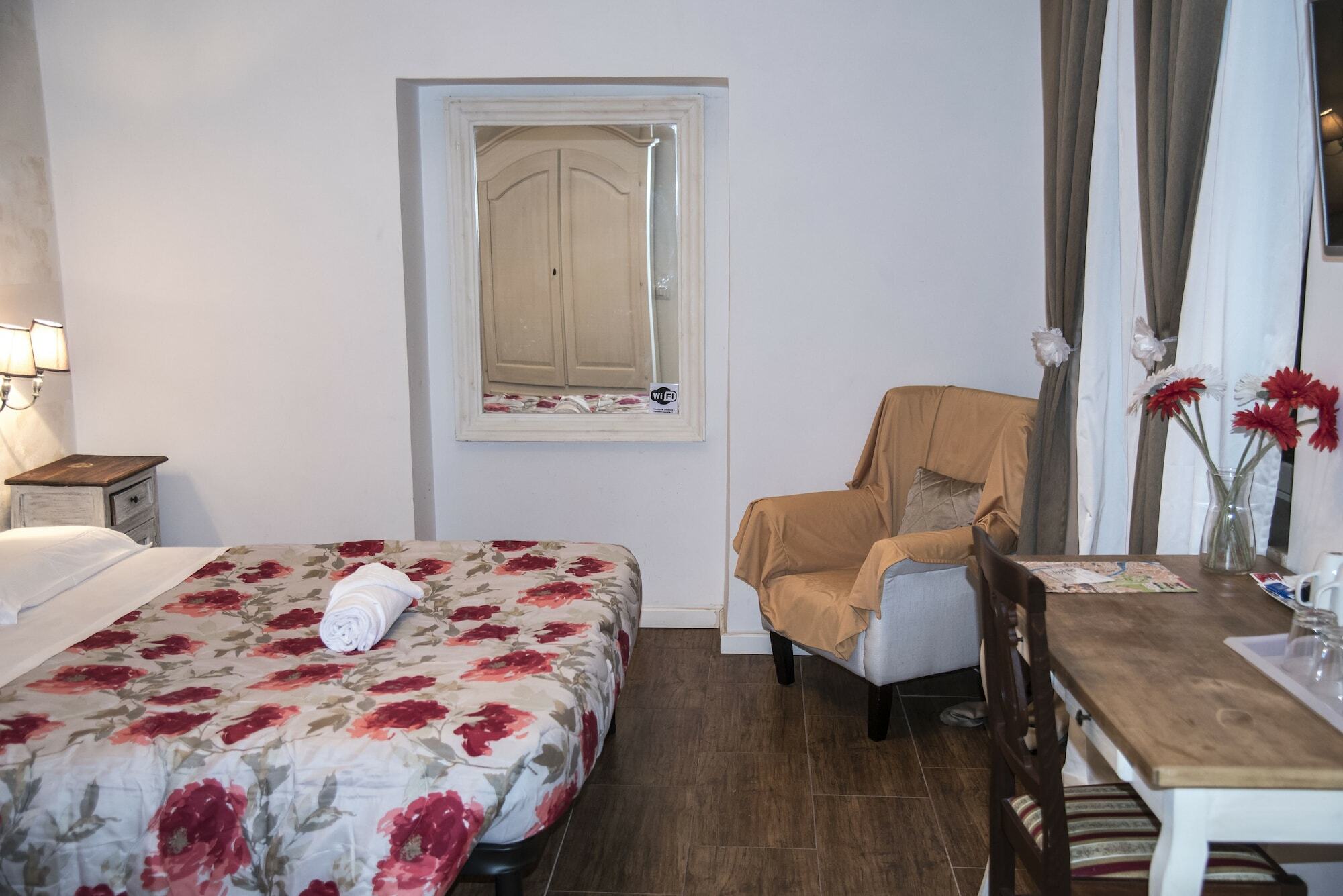 Guest house Juno Pantheon 2*